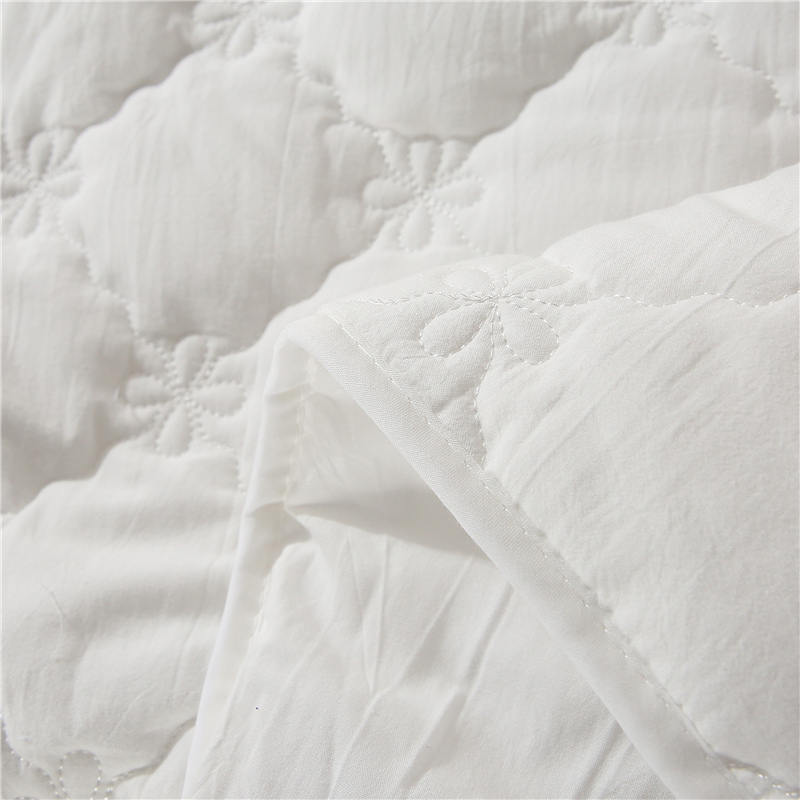 Check Quilt King Size Madrass Protector Hotel Check Quilt King Size Madrass Protector Hotel