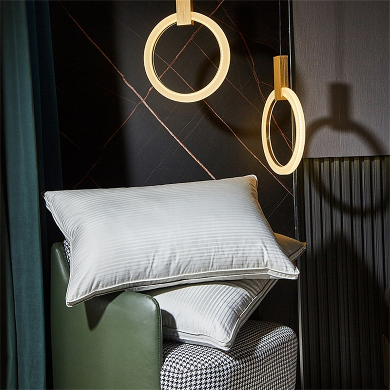 Duck Down tre lager fyllningskudde Sateen Stripe Kudde Duck Down tre lager fyllningskudde Sateen Stripe Kudde