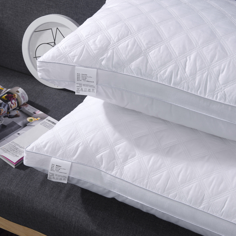 Quilttyg Design Mikrofiberfyllningskudde med dragkedja Quilttyg Design Mikrofiberfyllningskudde med dragkedja