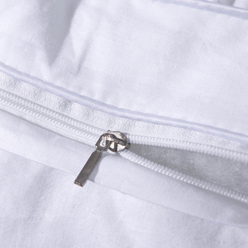 Quilttyg Design Mikrofiberfyllningskudde med dragkedja Quilttyg Design Mikrofiberfyllningskudde med dragkedja